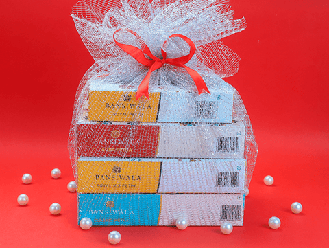 Gift Pack - Assorted 500 gm & Dalmoth - bansiwala.co.in